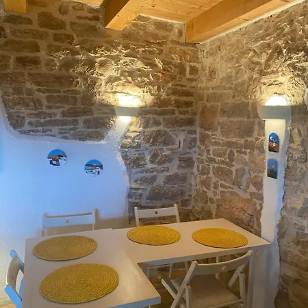 Domos Selene Casa Delle Fate * Tinjan