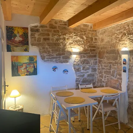 Domos Selene Casa Delle Fate * Tinjan